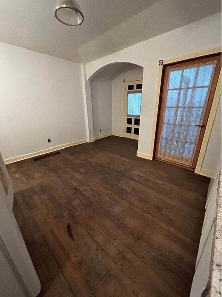 Kitchen - Foyer - 302 Lake Ave