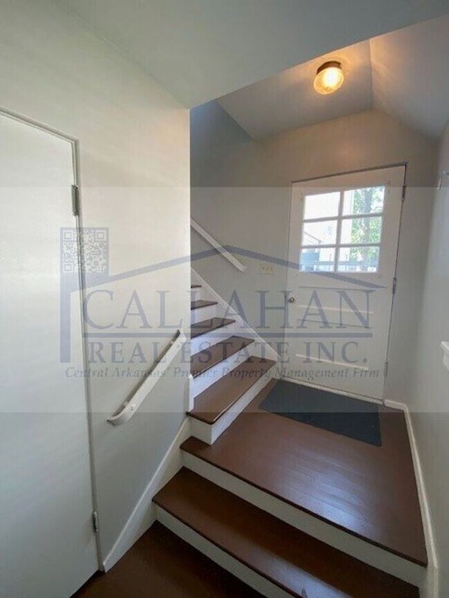Building Photo - Furnished Long term apartment in Park Hill!!