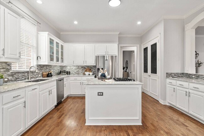 Building Photo - 433 Martel Ln