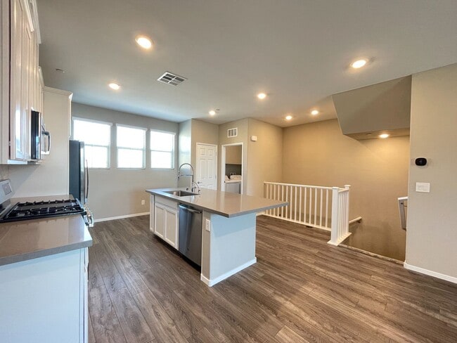 Building Photo - Stunning Summerlin Townhome with Private Downstairs Suite – Gated Community