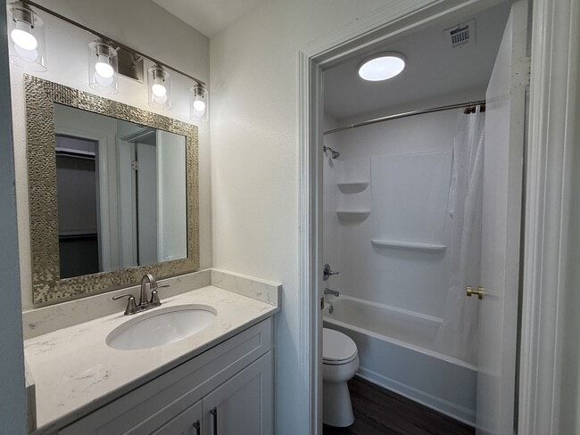 Building Photo - Completely renovated 2 bedroom 2 bath waterfront condo for rent near Pensacola Beach!