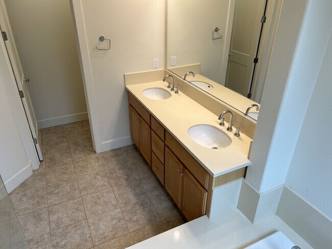 Building Photo - Beautiful Elegant Fountaingrove Home