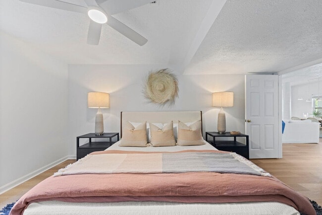 Building Photo - 169 Pompano St