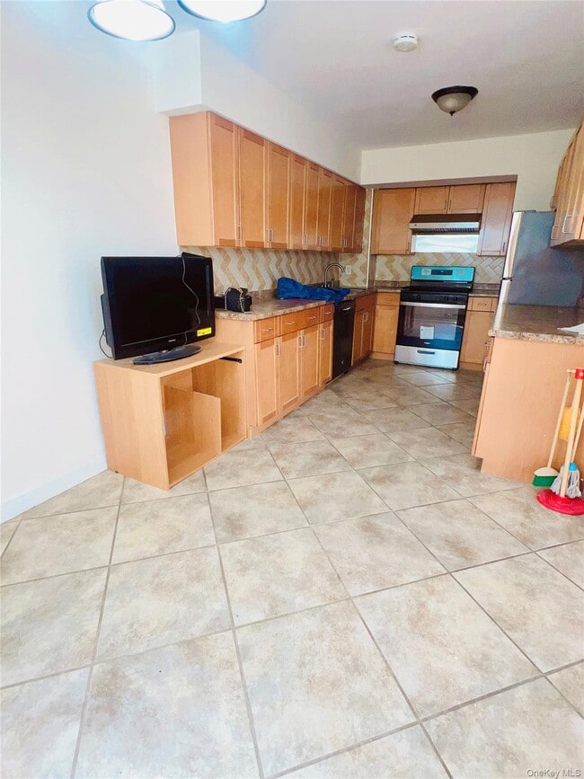 Building Photo - 61-50 219th St