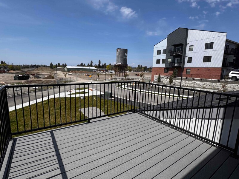 Building Photo - 896 E RR Ave