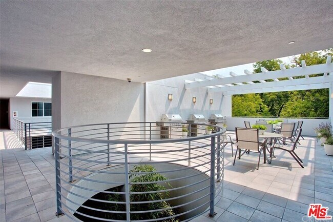 Building Photo - 4240 Laurel Canyon Blvd