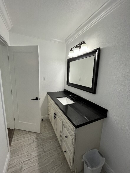 Building Photo - 3760 Cll San Antonio