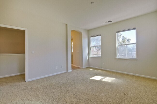 Building Photo - Wow! What a Great Home! Available Now!