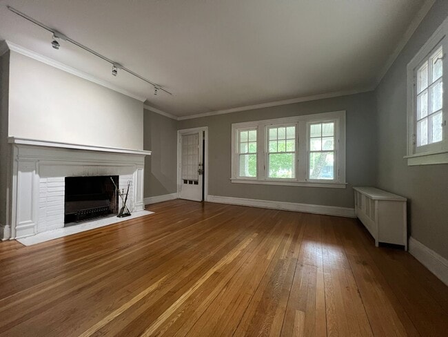 Building Photo - 3081-3081 Meadowbrook Blvd