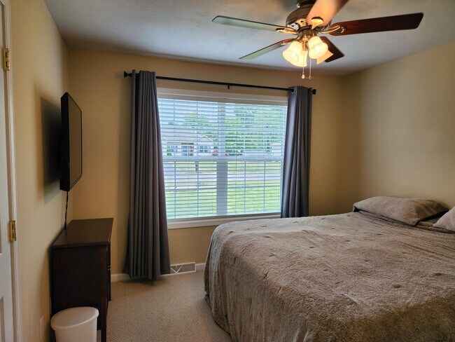 Building Photo - 8355 Nates Ln