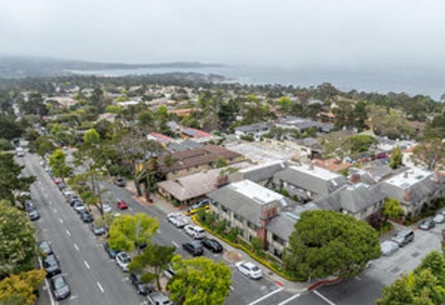 Building Photo - 1 Bed Condo in the Heart of Carmel-by-The-...