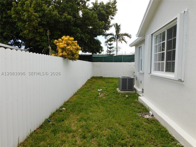 Building Photo - 2754 NW 26th St