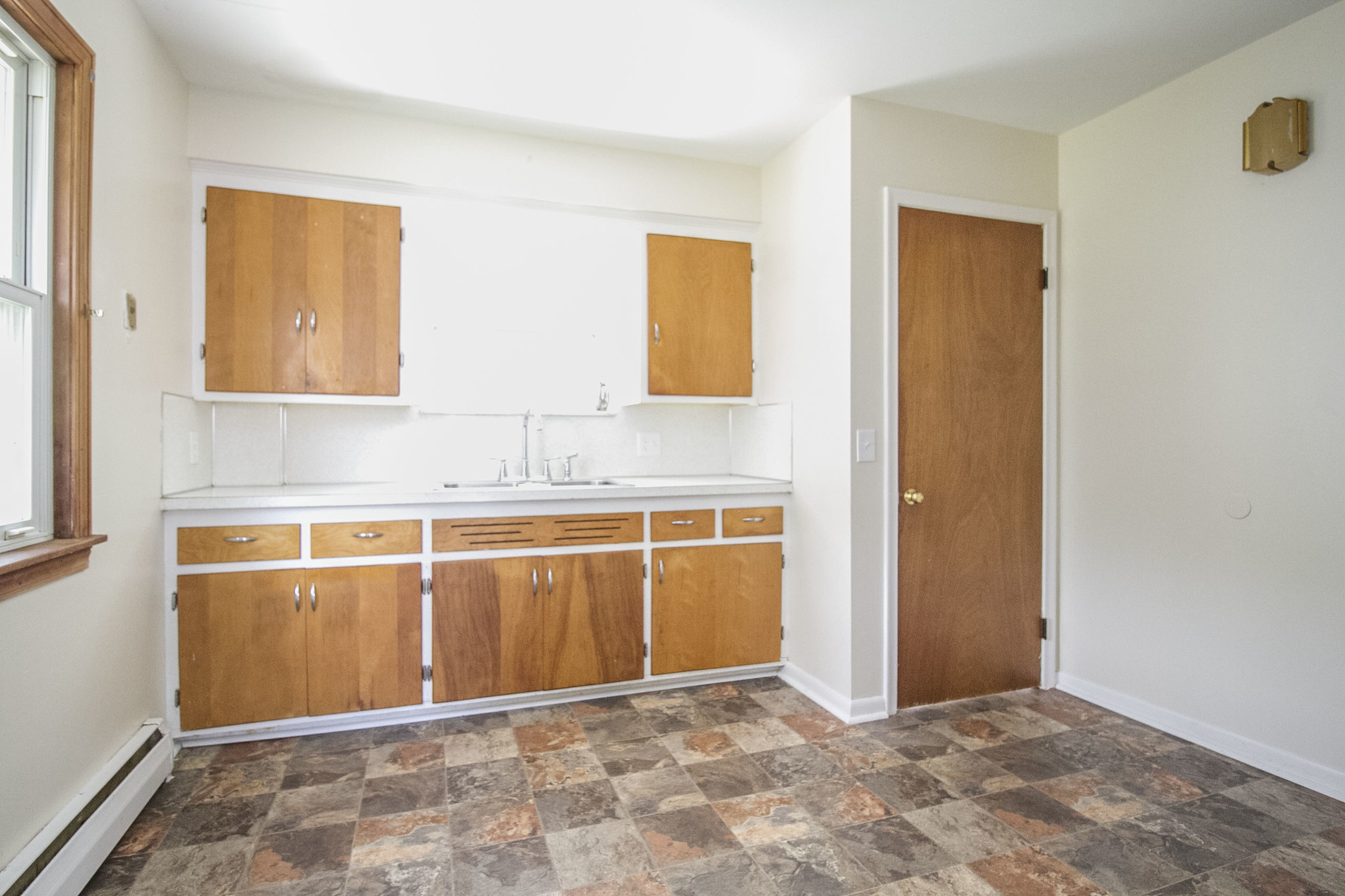 Building Photo - 3350 Beaumont Dr