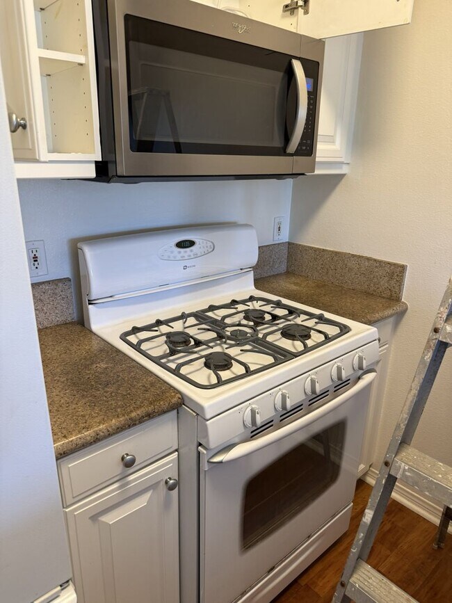 Building Photo - Serene 55+ Living in the Heart of Torrance | 2 Bed, 2 Bath Condo