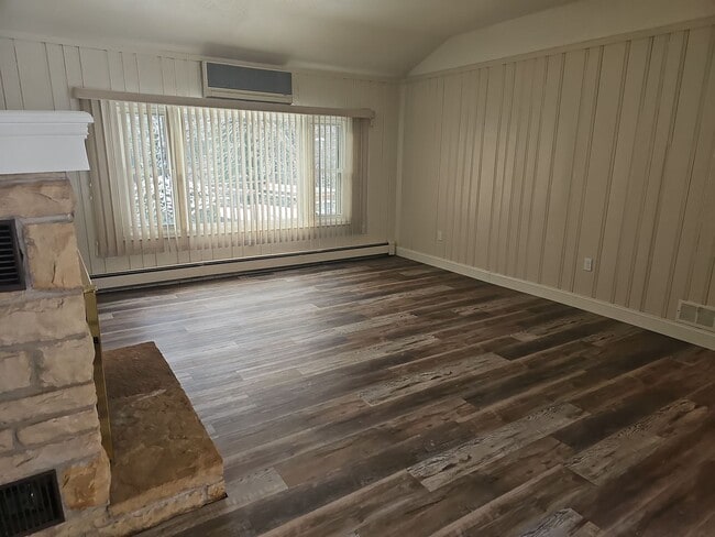 Building Photo - 3 bedroom 3 bath!!!~