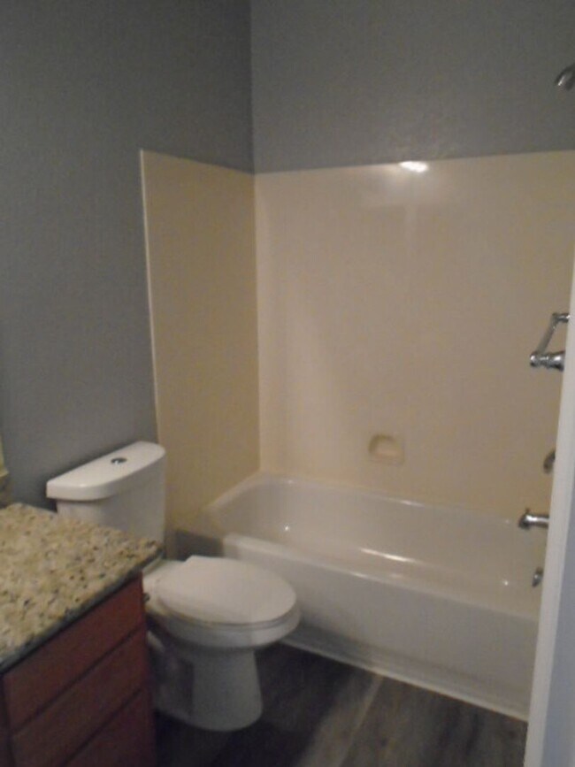 Building Photo - BEAUTIFUL WHITNEY OAKS HOME WITH 3+ BEDROOMS, 3 FULL BATHS, & 2 CAR GARAGE!