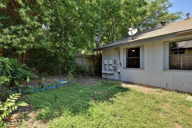 Building Photo - 1301 Thornridge Rd