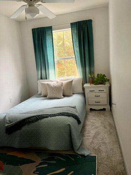 3rd bedroom - 423 Twin Lakes Ln