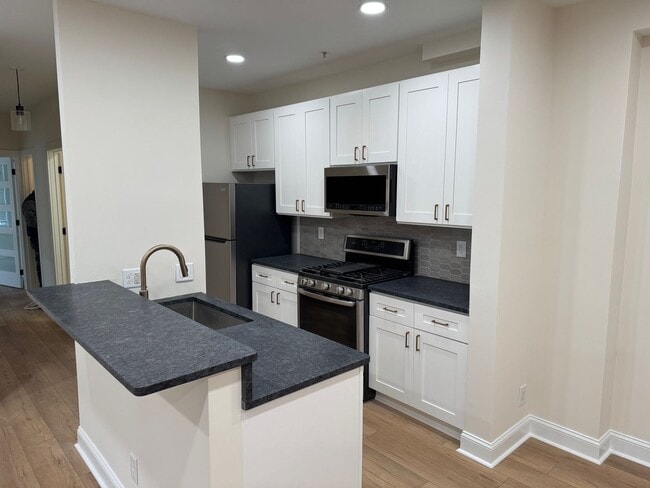 Building Photo - Nob Hill 2 Bedroom 2 Bath renovated Condo in Manayunk for rent $2,495/month