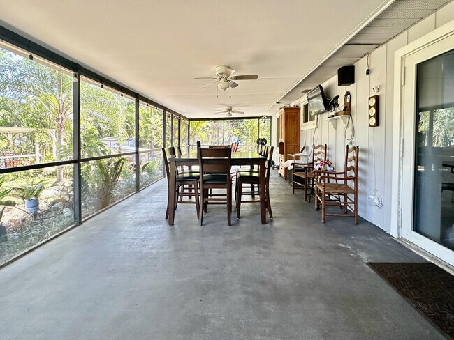 Building Photo - 13619 57th Pl N