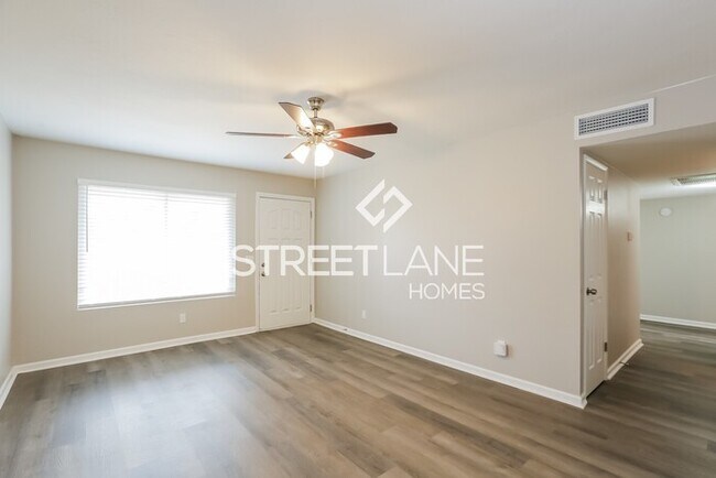 Building Photo - REDUCED!