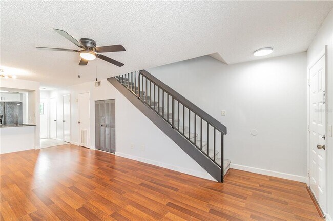 Building Photo - 4907 W McElroy Ave