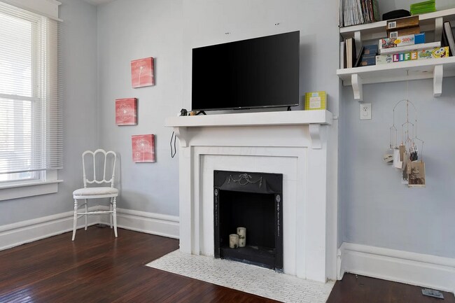 Building Photo - 477 E Gates St