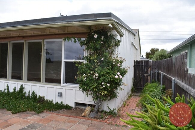 Building Photo - Grantville, Charming 4-Bedroom Home with S...