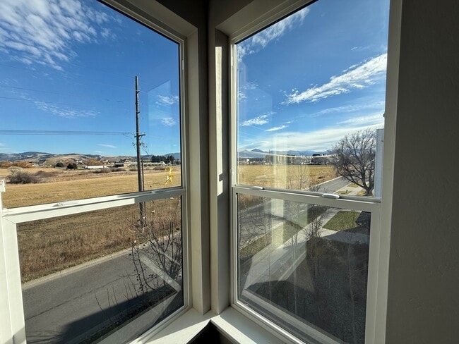 Building Photo - 2710 Sartain St