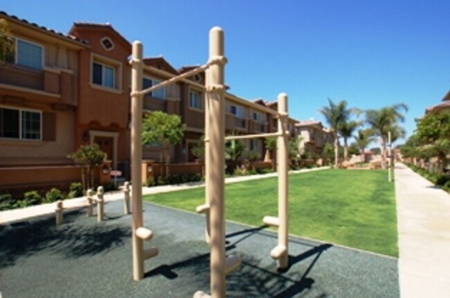 Building Photo - 1045 Loretta Ln