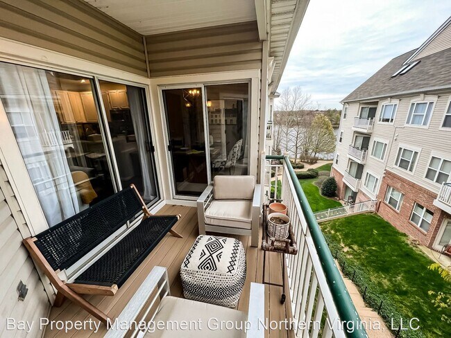 Building Photo - 2 br, 2 bath House - 6559 Grange Ln #402