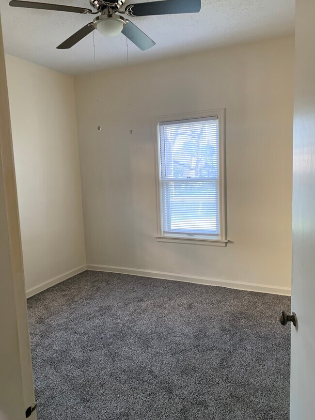 bedroom - 370 S State St