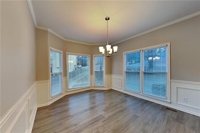 Building Photo - 1717 Victoria Way NW