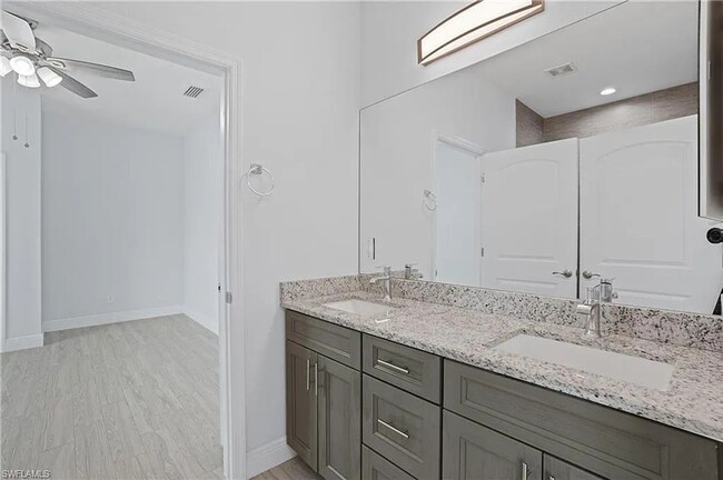 Building Photo - Spacious 4 Bedroom, 3 Bath Single-Family H...