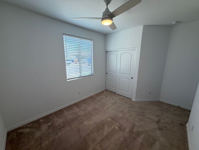 Building Photo - 14418 W Cottontail Ln