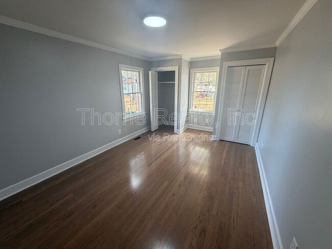 Building Photo - 1600 King Cir