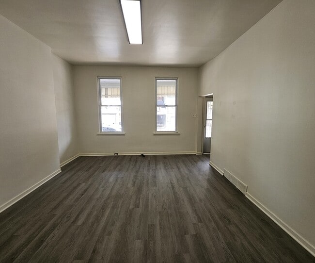 Building Photo - 837 Stanton Ave