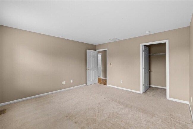Building Photo - 49 Equestrian Dr