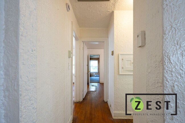 Building Photo - 17352 Roselawn St