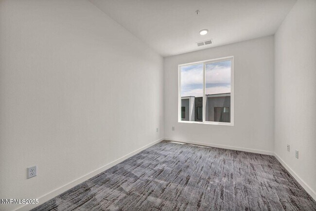 Building Photo - 557 California Ave