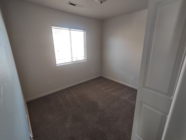 Building Photo - Fox Cove Unit