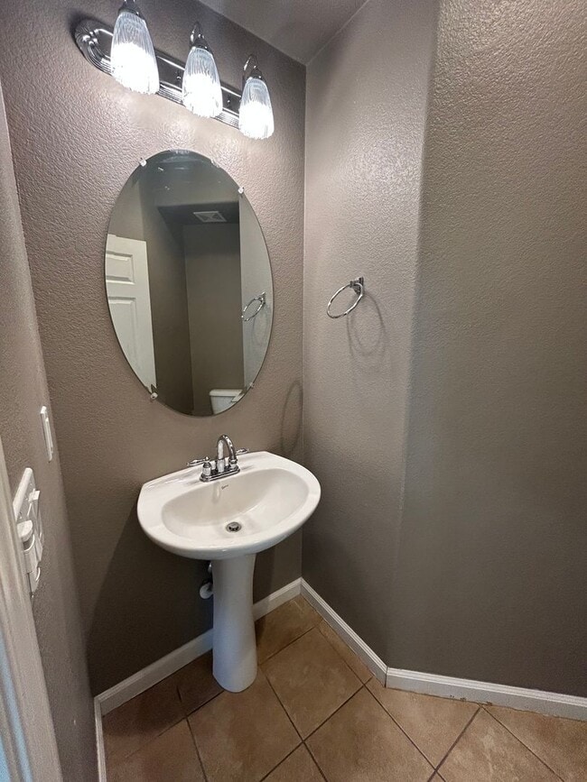 Building Photo - 212 Riverbend Ln