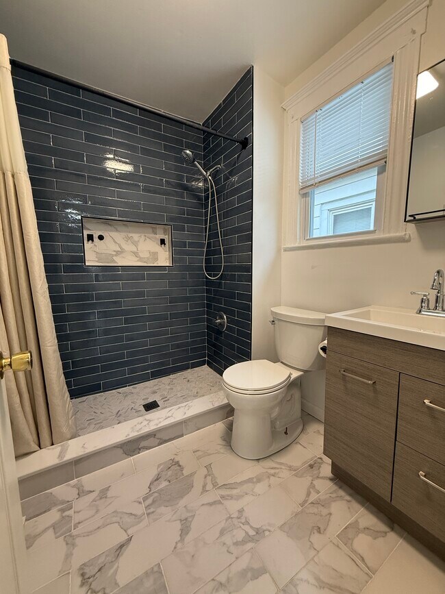 Building Photo - 38 Duke St