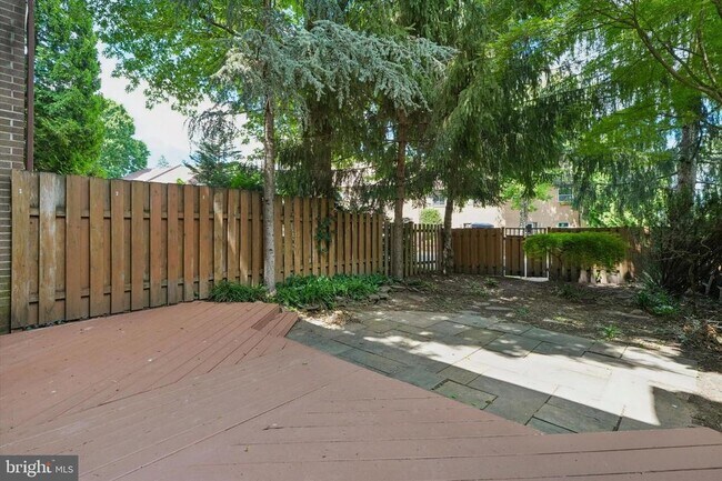 Building Photo - 156 Eaton Dr