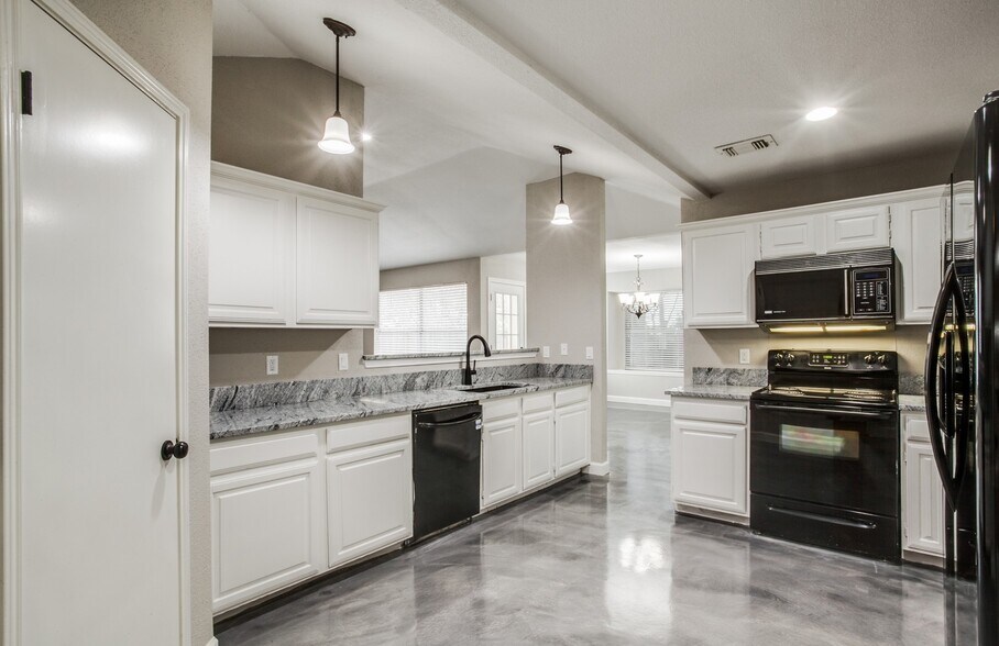 Building Photo - 6103 John Chapman