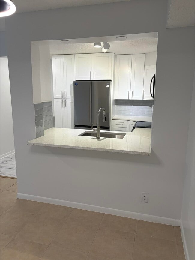 Building Photo - 13811 Oneida Dr