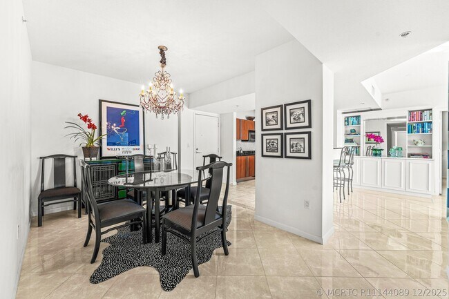 Building Photo - 1551 N Flagler Dr