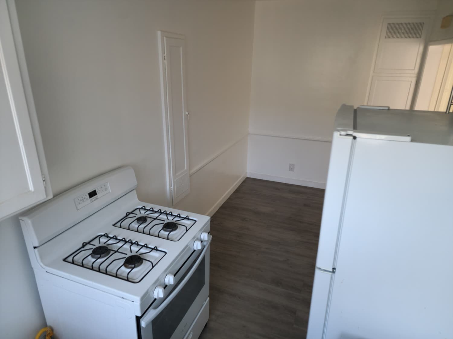 Building Photo - 4767 San Vicente Blvd