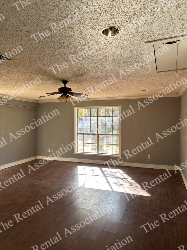 Building Photo - 56 Martha Dr