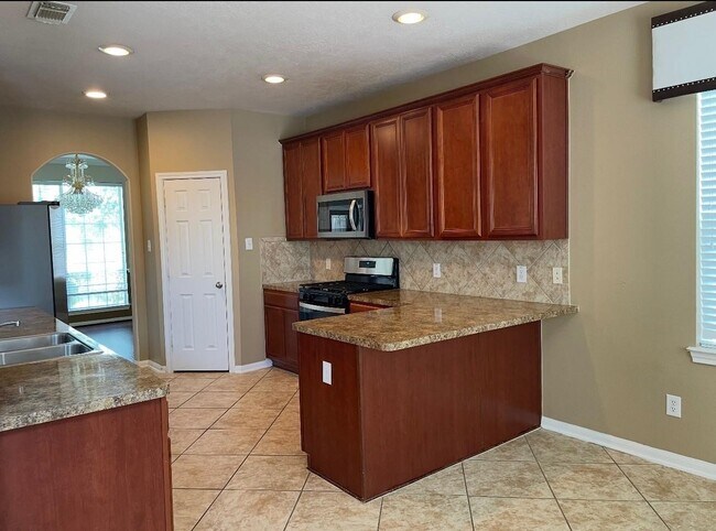 Building Photo - 4806 Lakefront Terrace Ct